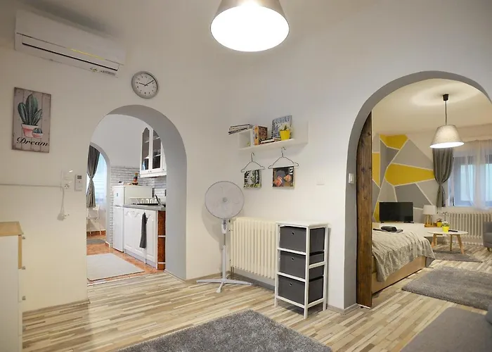 Castle Garden Apartment Erlau